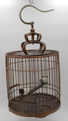 Auktion 368<br>alter Bambus-Vogelkäfig,mit Metall,  China, wohl  um 1920/30 H-54cm ca. D-29cm. [1]