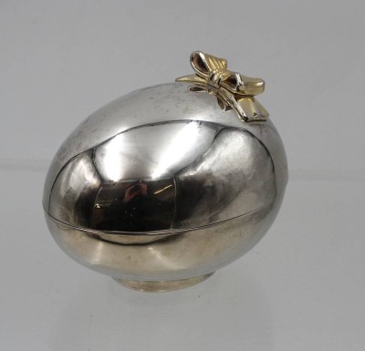 Auktion 368<br>eiförmige Deckeldose, silberfarben, H-9cm [1]