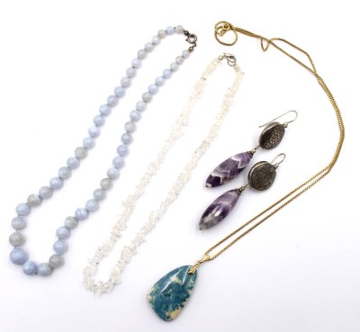 Auktion 368<br>3x div. Ketten sowie ein Paar Ohrhänger, div. Halbedelsteine [1]