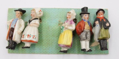Auktion 368<br>Winterhilfswerk-Porzellannadeln, Trachten, je ca. L-4cm [1]