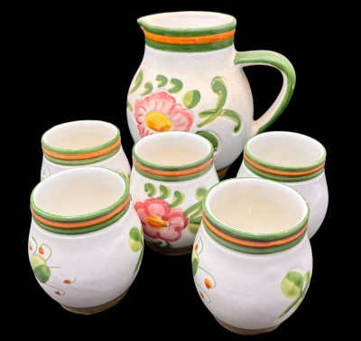 Auktion 368<br>Wein/Saftset von Claudio Bernine, Ital. Majolika, Krug und 6 Becher, Handarbeit signiert, H-18 und 8 cm [1]