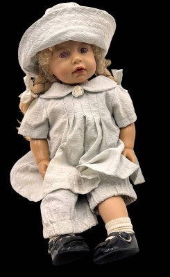 Auktion 368<br>Designer Zapf-Puppe mit Zertifikat und Rechnung,damals 259 Euro, limiterte Auflage, H-53 cm [1]