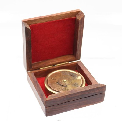 Auktion 368<br>ewiger Messing-Kalender (100-Jahre-Kalender) im nautischen Design, 2000-2099, in Holzkasten (beschädigt), Kalender D-5cm [1]