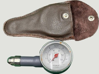 Auktion 368<br>Motometer Reifendruckprüfer  in Lederhülle, um 1960, L-11 cm [1]