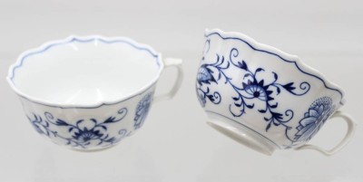 Auktion 368<br>2x Teetassen Meissen - Zwiebelmuster älter . [1]