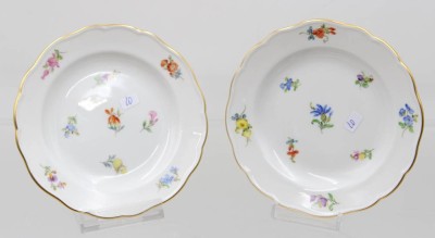 Auktion 368<br>2 x kleine Teller Meissen mit Blümchendekor [1]