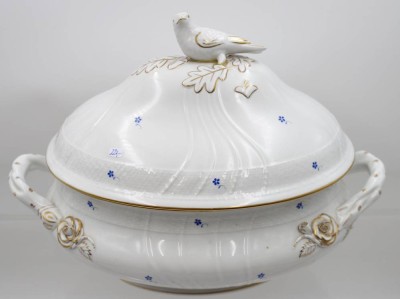 Auktion 368<br>Herend Suppenterrine blaue Blümchen mit Vogel als Deckelkrone  [1]