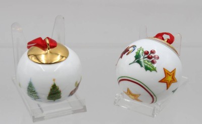 Auktion 368<br>Zwei ungemarkte Weihnachtskugeln am Band , [1]