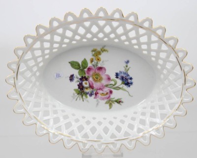 Auktion 368<br>Große Durchbruchschale gemarkt Walter , [1]