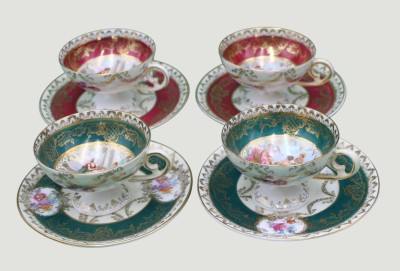 Auktion 368<br>4 Mokkatassen mit U.T., Kaufmann-Szenen, Bienenkorbmarke, wohl Aelteste Volkstedt [1]