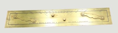 Auktion 368<br>historisches Parallellineal aus Messing von der Firma Wilfrid O. White & Sons für nautische Berechnungen [1]