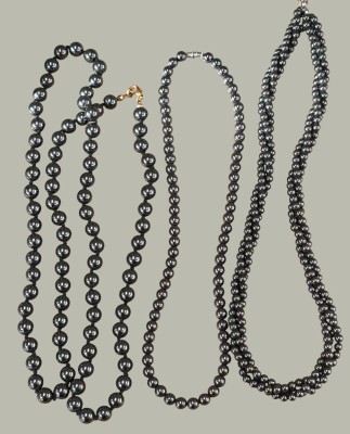 Auktion 368<br>3x Halsketten mit unterschiedlich grossen Hämatid-Perlen [1]