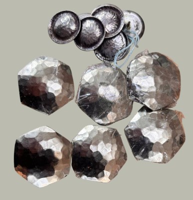 Auktion 368<br>6 grosse, versilberte Knöpfe, 8 kl. Silber (geprüft) Knöpfe, diese 12,2 gr. [1]