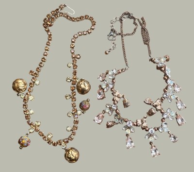 Auktion 368<br>2x Modeschmuck Colliers mit Strass-Steinen [1]