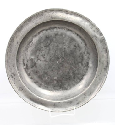 Auktion 368<br>gr. runde Zinnschale, monogrammiert u. datiert 1823, Altersspuren, ca. H-4,5cm D-37cm [1]