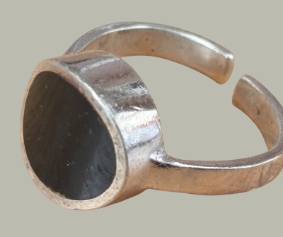 Auktion 368<br>Silberring-925- mit Onyxplatte, offene Ringschiene,m 7,4 gr [1]