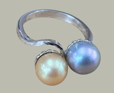 Auktion 368<br>Silberring-800-, graue und weisse Perle, RG 53, 6 gr. [1]