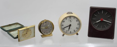 Auktion 368<br>4x div. Wecker, untersch. Epochen, 3x mechanisch (2x Werke laufen), ca. H-12cm [1]
