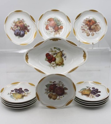 Auktion 368<br>schönes Obstset, Fürstenberg, älter, 1x Teller bestossen, gr. Schale ca. 32 x 21cm, H-9cm [1]