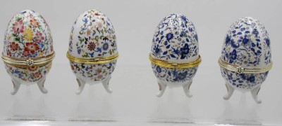 Auktion 368<br>4x eiförmige Zierdosen, florale Dekore, 1x Scharnier defekt, ca. H-9,5cm [1]
