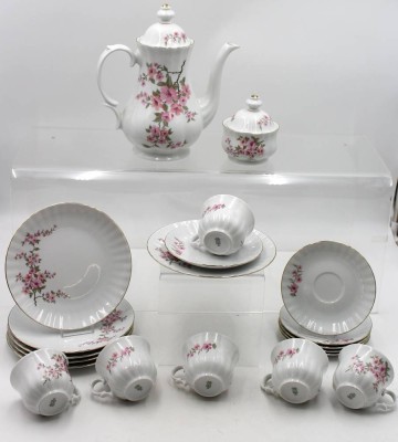 Auktion 368<br>Kaffeeservice für 6 Personen, Wunsidl, florales Dekor, Michkännchen fehlt, 1x Tasse mit Chip, ca. H-24cm und H-6,3cm [1]