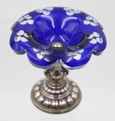 Auktion 368<br>kl. Fussschale, um 1900, gefüllter Silberstand, ca. H-8cm D-9cm [1]