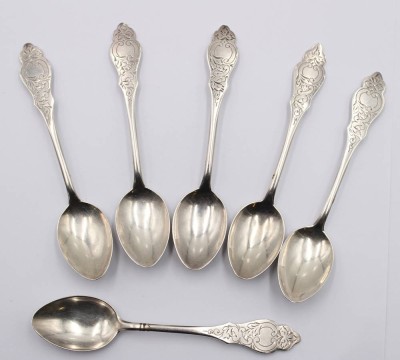 Auktion 368<br>6x Teelöffel, 800er Silber, Friesenmuster, zus. 85,5gr., 1x verso Punktgravur, L-12,5cm [1]