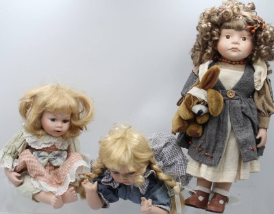 Auktion 368<br>3x div. Künstlerpuppen, neuzeitl., ca. H-41cm [1]