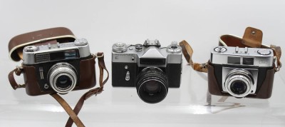 Auktion 368<br>3x div. Fotoapparate, älter, Voigtländer Vitoret DR, Zeiss Contina und Revueflex E, 2x in Bereitschaftstasche, Funktionen nicht geprüft [1]