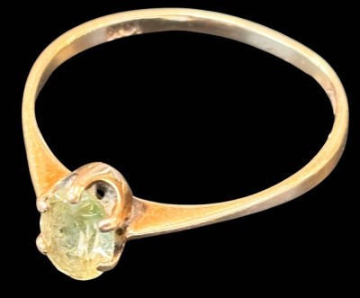 Auktion 369<br>Goldring 10 K-375- mit ovalen, grünlichen Stein, RG 60, 1,5 gr [1]