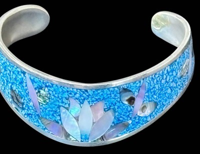 Auktion 369<br>Armspange,versilbert, emailliert und mit Perlmutt-Einlagen, H-2,2 cm, B-6 cm, 15,7 gr [1]