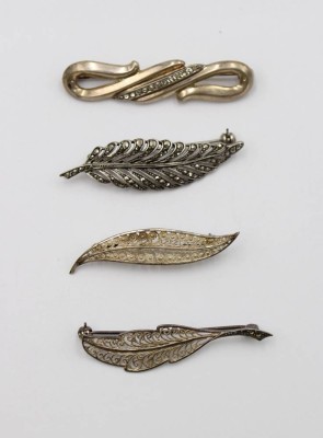 Auktion 369<br>4x div. Silber-Broschen, 3x filigran Arbeit, zus. ca. 15,5gr., ca. L-5cm [1]