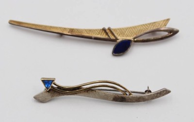 Auktion 369<br>2x div. 925er Silberbroschen, Lapis und blauer Stein, teilw. goldfarben, zus. ca. 9,7gr., L-8,5cm [1]