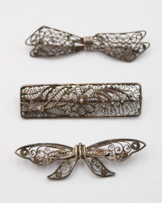 Auktion 369<br>3x div. filigrane Silber-Broschen, älter, ca. 12,9gr., L-5,2cm [1]