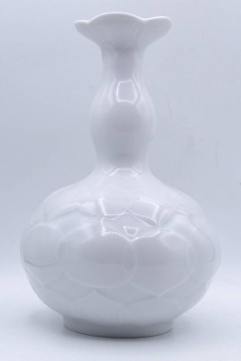 Auktion 369<br>Vase, Meissen, Entw.  von Ludwig Zepner, Serie Weiss für Meissen, Dekor Lotusblume, H- 20cm [1]