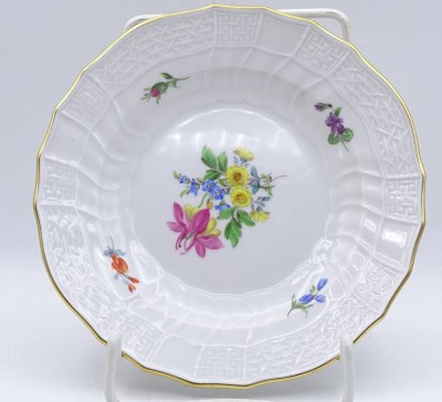 Auktion 369<br>kl. Gebäckteller, Meissen, florales Dekor, D-15cm [1]