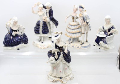 Auktion 369<br>5x div. Figuren, Rokoko, ungemarkt, Kobalt, Spitze meist mir bestossungen, ca. H-22cm [1]