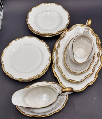 Auktion 369<br>9 Teile Essgeschirr mit breitem Goldrand Rehau