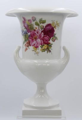 Auktion 369<br>Kratervase, sog. Redensche Vase, KPM Berlin, älter, Entw. von Johann Carl Friedrich Ries, Blumenbemalung [1]