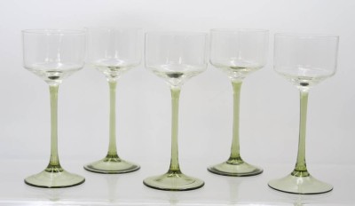 Auktion 369<br>5x Weingläser mit grünem Stand, älter, je ca. H-18cm [1]
