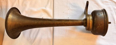 Auktion 369<br>Schiffs-Typhon, Nebelhorn, massiv Messing, L45 cm, [1]
