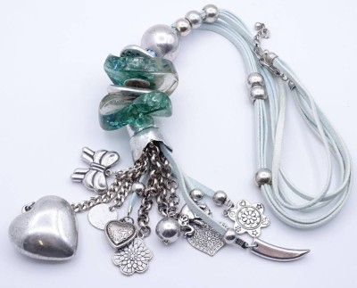 Auktion 369<br>Modeschmuck-Halskette mit 10 silberfarbenen Anhängern,3-reihiges Stoffband mit Karabinerverschluss,ca.L- 80cm [1]
