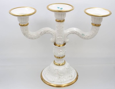 Auktion 369<br>Hutschenreuther Porzellan-Kerzenleuchter, Entw. Tutter, Reliefdekor, ca. H-30cm B-36,5cm [1]
