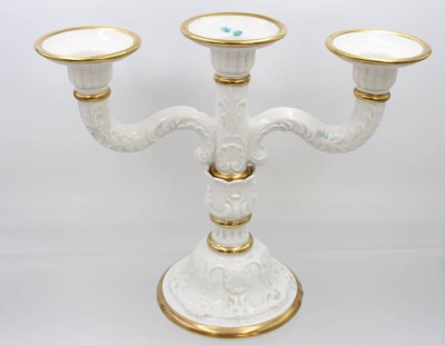 Auktion 369<br>Hutschenreuther Porzellan-Kerzenleuchter, Entw. Tutter, Reliefdekor, ca. H-30cm B-36,5cm [1]