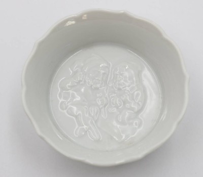 Auktion 369<br>kl. Schale, Meissen weiss, Zwergenrelief, 1. Wahl, ca. H-3cm D-8cm [1]