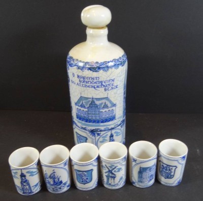 Auktion 369<br>Flasche mit 6 Bechern, Blaumalerei, Bremen-Motive, H-22 cm [1]
