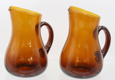 Auktion 369<br>Glaskrüge im Vintage-Stil aus bernsteinfarbenem Glas, ca. H-21cm [1]
