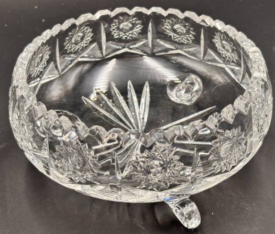 Auktion 369<br>Kristall-Schale auf drei Füsschen, 