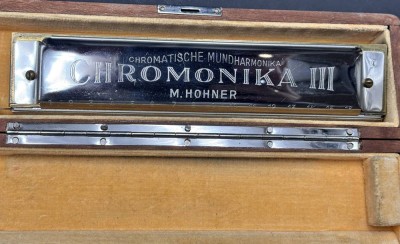 Auktion 369<br>grosse  Hohner Mundharmonika 