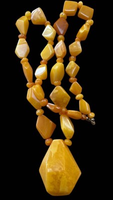 Auktion 369<br>Bernstein-Collier, gelb/braun, L-ca. 65 cm, ca. 70 gr [1]